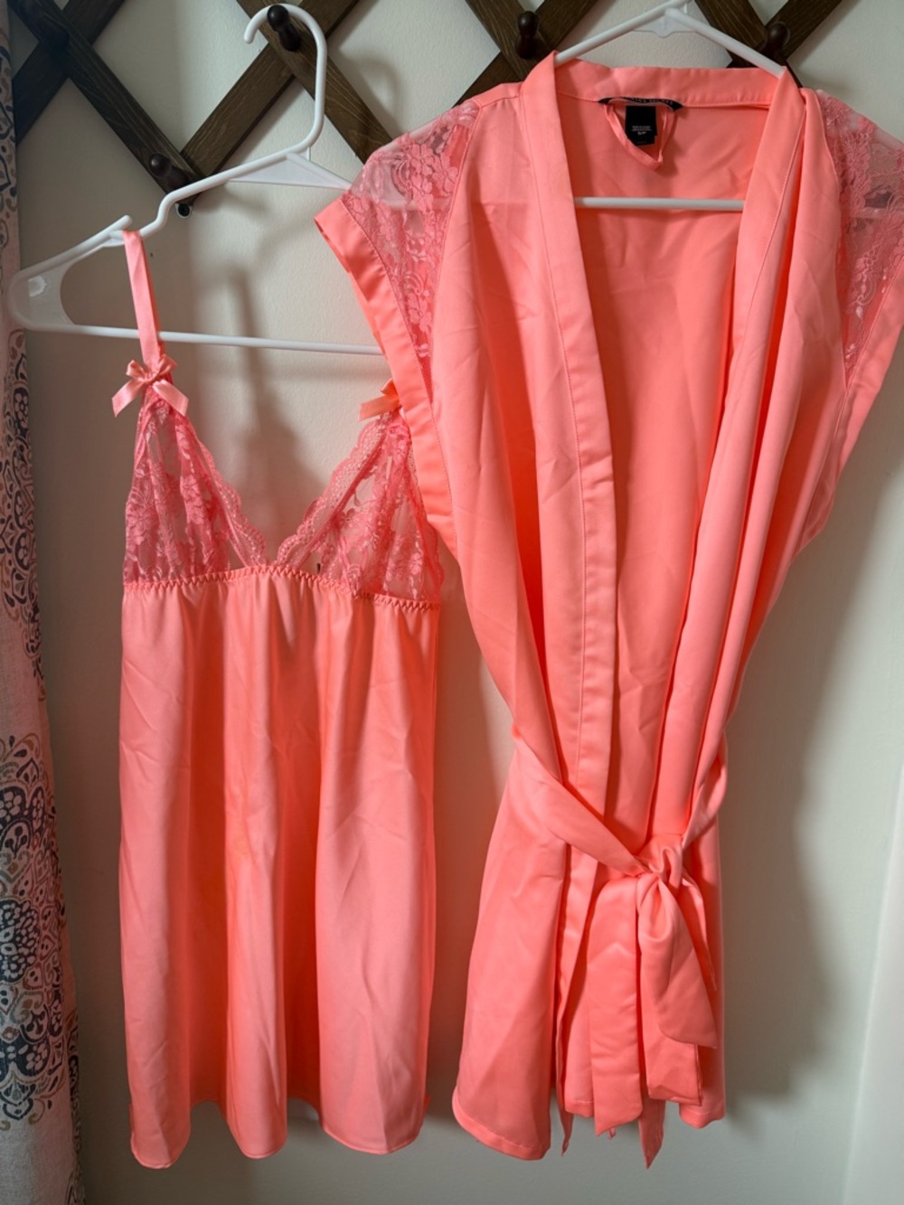 Victoria's Secret Coral Pink Lace Chemise and Robe Set